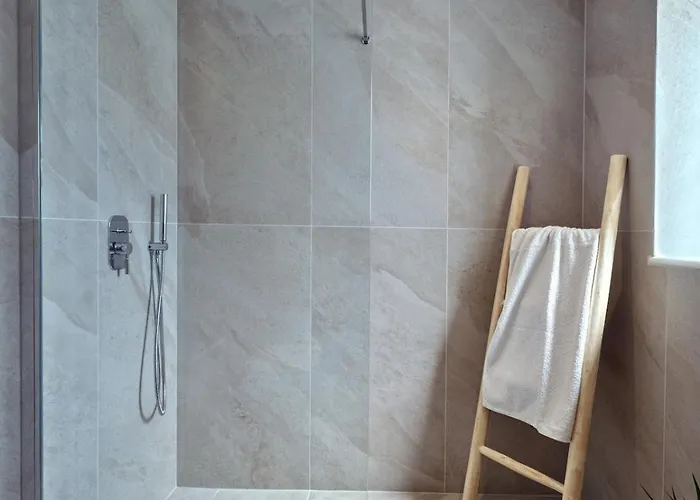 فيلة Aetheron Villa, ناوسا