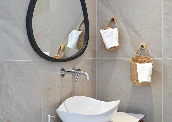 Aetheron Villa, ناوسا