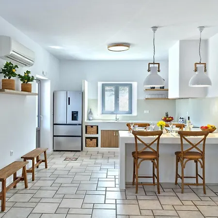 Aetheron Villa, * Naoussa